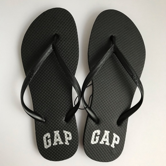 gap black flip flops